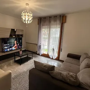 Al Piano Terra Vicino All'aeroporto. Appartement